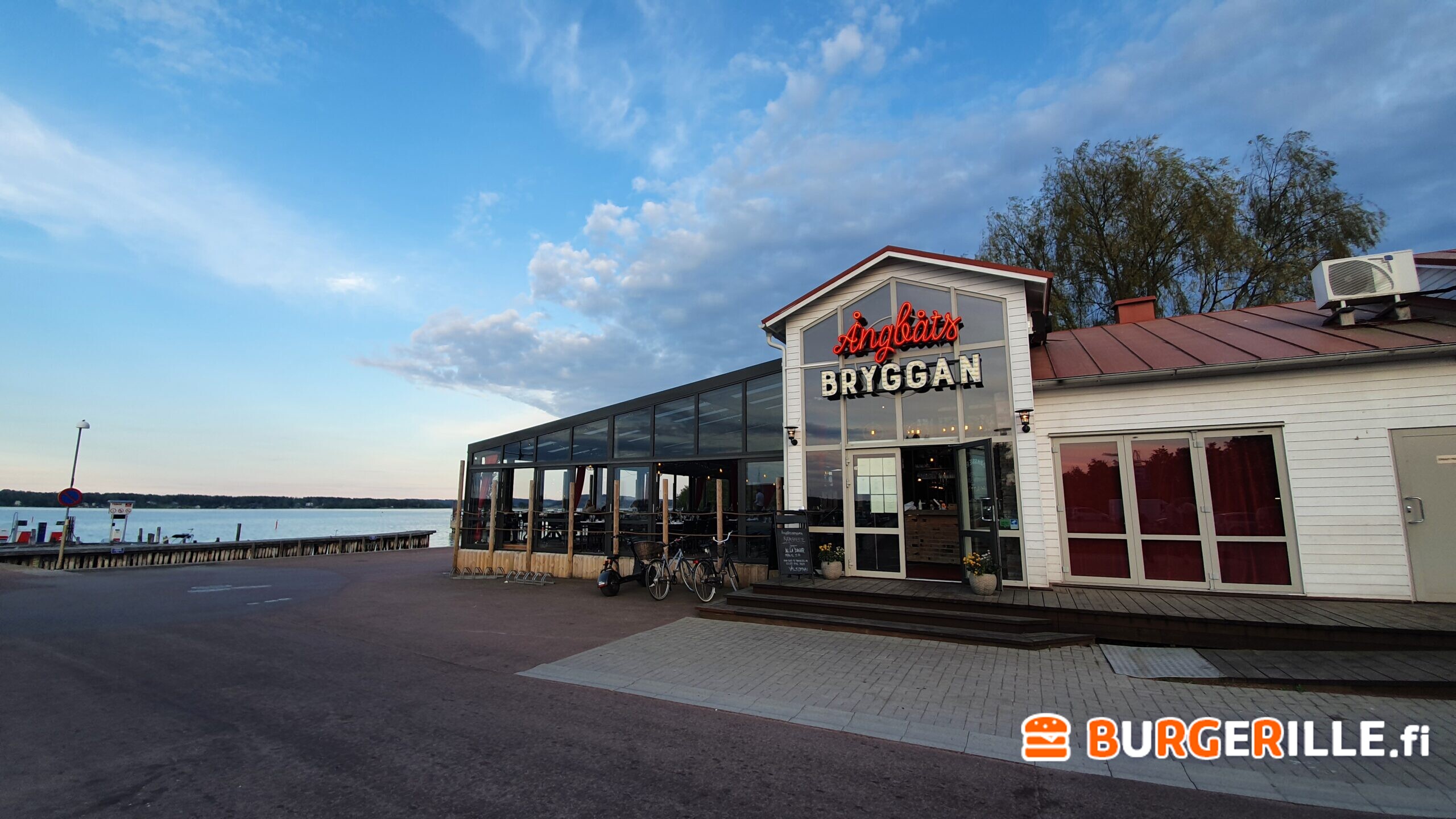 Smash Burger, Ångbåtsbryggan Bar & Restaurang, Maarianhamina, Ahvenanmaa -  